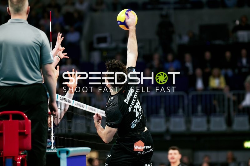 Spielszene mit 23; SVG Lüneburg