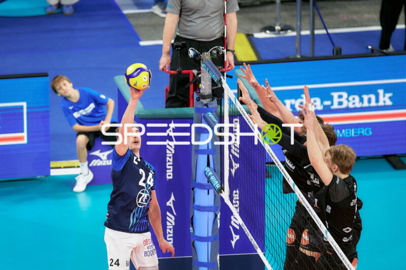 Angriff und Block am Netz