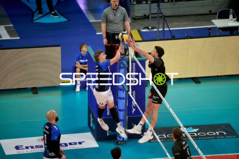 Spielszene mit Jonas Peter Van Huizen (24; VfB Friedrichshafen)