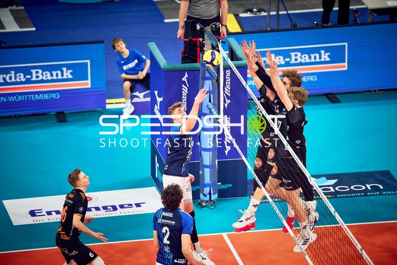 Spielszene mit Jonas Peter Van Huizen (24; VfB Friedrichshafen)