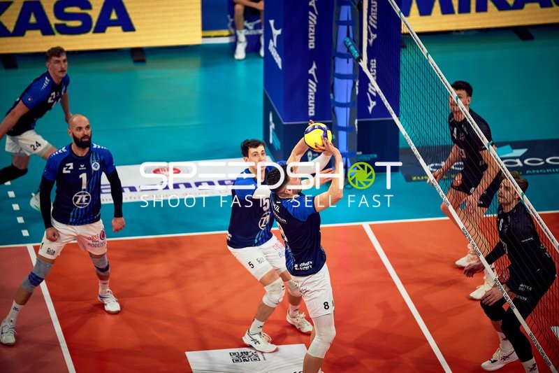 Spielszene mit Jonas Peter Van Huizen (24; VfB Friedrichshafen)