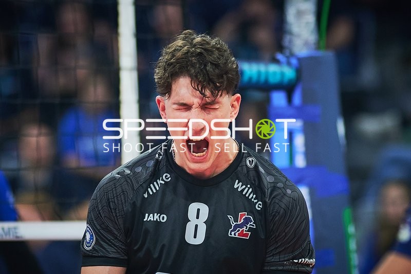 Jubel von Cole Young (8; SVG Lüneburg)