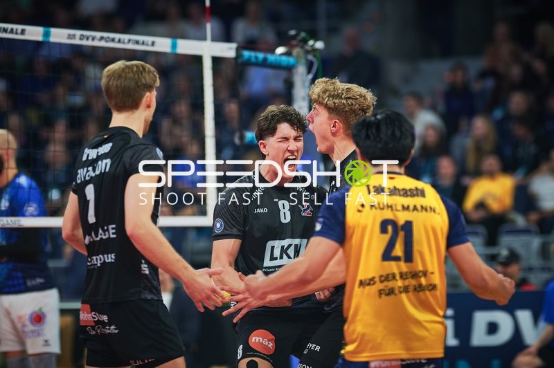 Spielszene mit Cole Young (8; SVG Lüneburg)