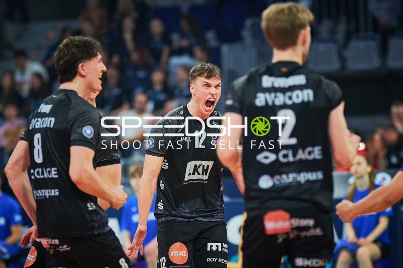 Spielszene mit Santeri Välimaa (12; SVG Lüneburg)