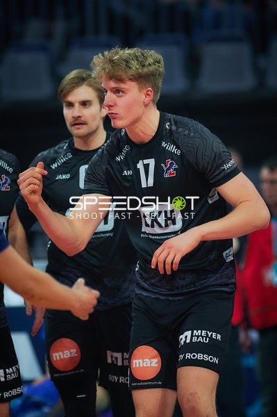 Spielszene mit Axel Enlund (17; SVG Lüneburg) und Jackson Howe (6; SVG Lüneburg)