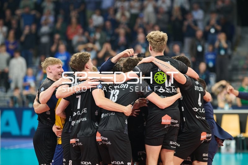 Jubel von Axel Larsen (18; SVG Lüneburg)