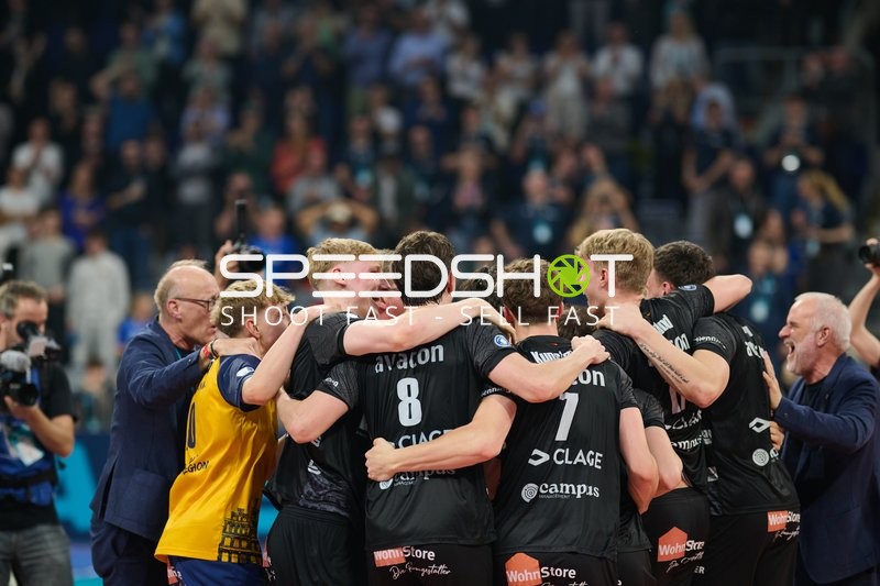 Spielszene mit Joris Backhaus (10; SVG Lüneburg) und Bernd Schlesinger (998; SVG Lüneburg)