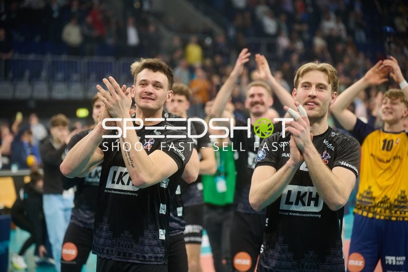 Spielszene mit Christopher Byam (4; SVG Lüneburg) und Daniel Gruvaeus (2; SVG Lüneburg)