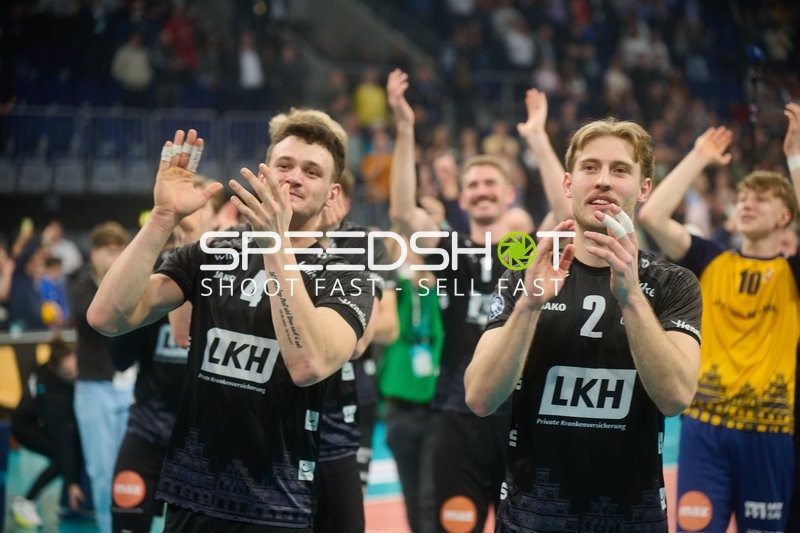 Spielszene mit Daniel Gruvaeus (2; SVG Lüneburg) und Christopher Byam (4; SVG Lüneburg)