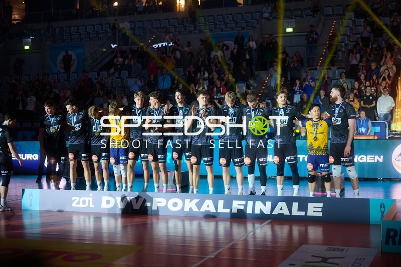 Spielszene mit Cole Young (8; SVG Lüneburg) und Teamkollegen