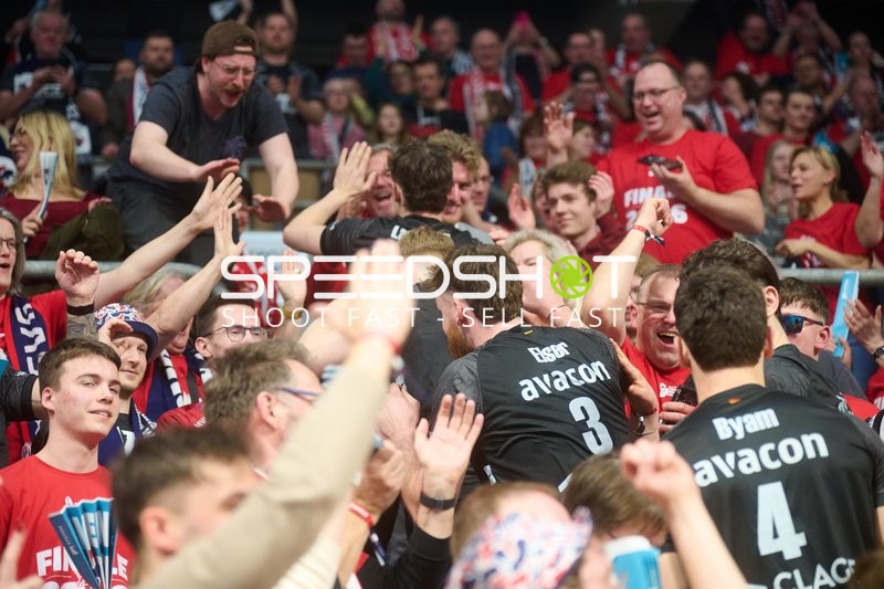 Spielszene mit Jesse Elser (3; SVG Lüneburg) und Christopher Byam (4; SVG Lüneburg)