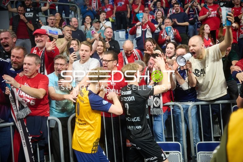 Spielszene mit Lucas Huckle (10; VfB Friedrichshafen) und Daniel Gruvaeus (2; SVG Lüneburg)