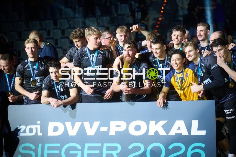 Spielszene mit Shane Holdaway (1; SVG Lüneburg), Neo Laumann (13; SVG Lüneburg) und Axel Larsen (18; SVG Lüneburg)