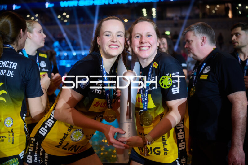 Spielszene mit Lucas Huckle (10; VfB Friedrichshafen) und 15; VfB Friedrichshafen