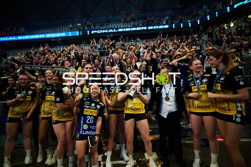 Spielszene mit 25; VfB Friedrichshafen und Teamkollegen