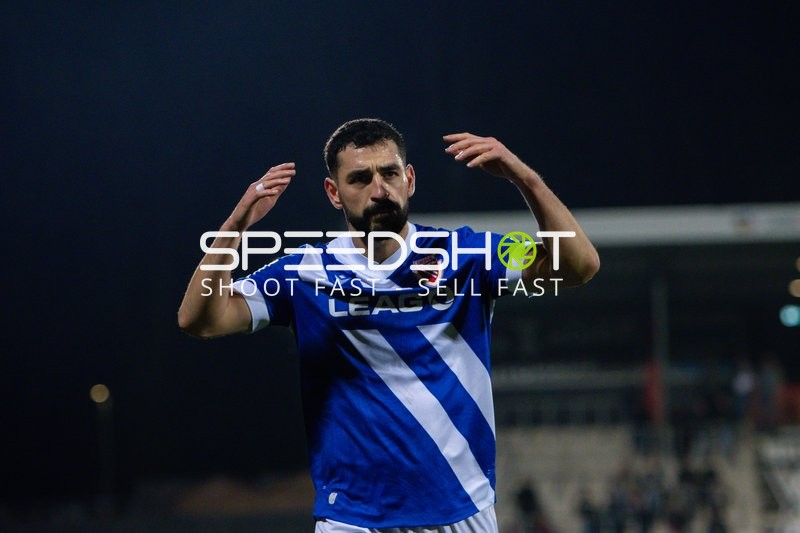 Spieler hebt die Arme