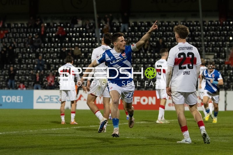 Spielszene mit Deli Hajdini (20; VfB Stuttgart II)