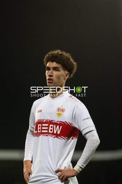 Spieler Noah Darvich (31; VfB Stuttgart II) fokussiert