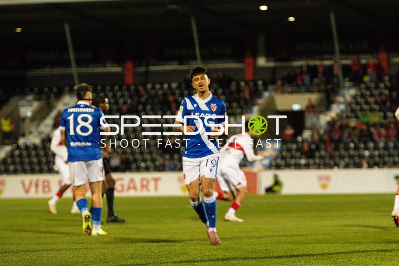 Spielszene mit Jannis Boziaris (19; FC Energie Cottbus)