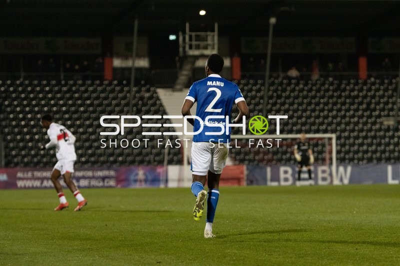 Spieler läuft auf Feld