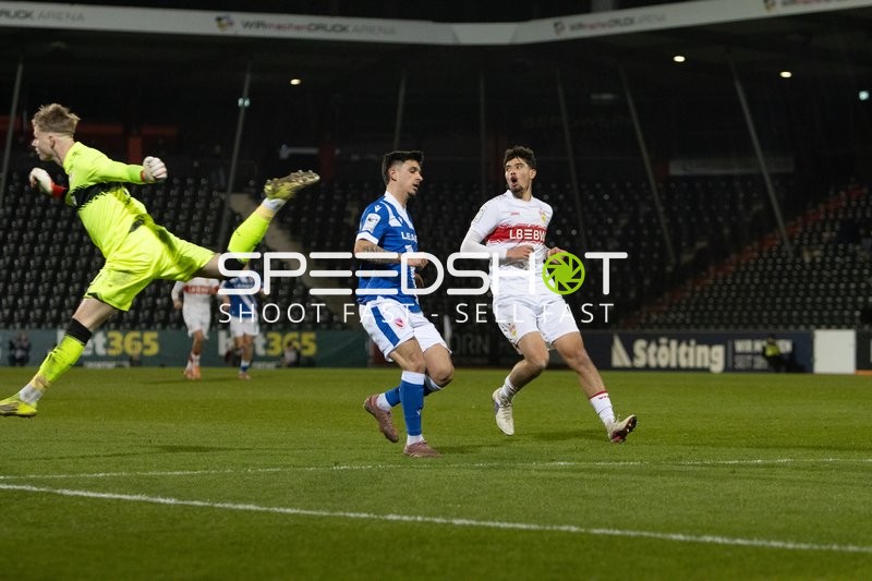 Torwart pariert Schuss