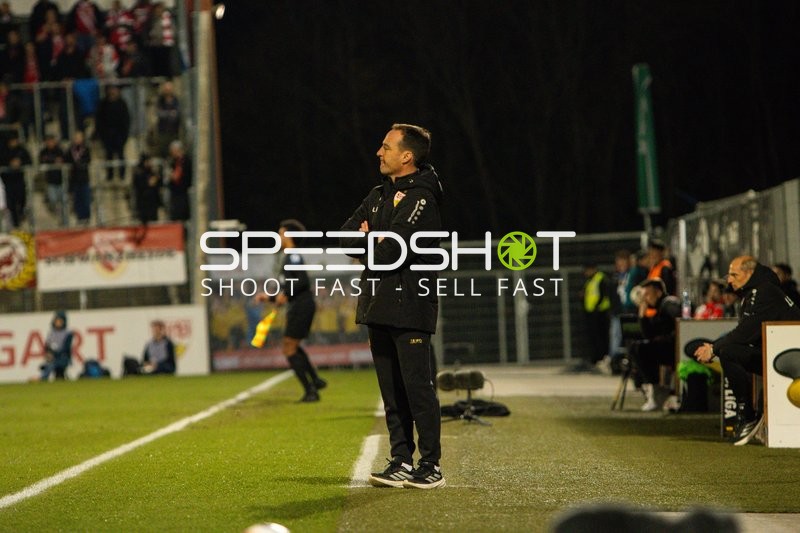 Trainer an der Seitenlinie