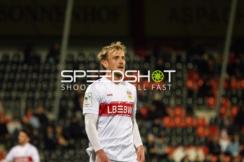 Spielszene mit Alexander Groiß (6; VfB Stuttgart II)