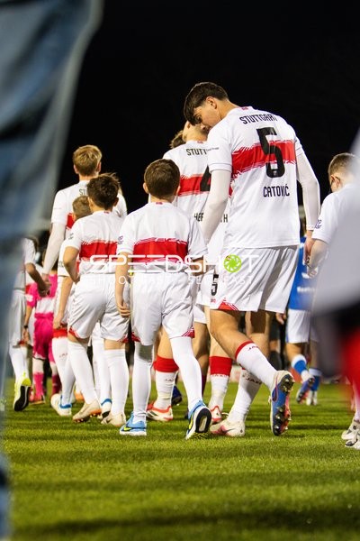 Spieler von VfB Stuttgart II beim Einlaufen