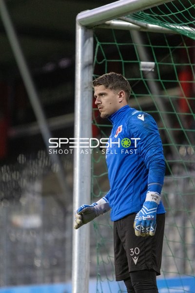 Torwart Max Böhnke (30; FC Energie Cottbus) in Aktion