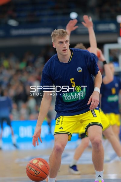 Spielaktion mit Sam Griesel (5; Alba Berlin)