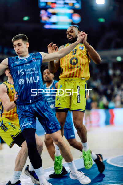 Spielaktion mit Dusan Neskovic (7; MLP Academics Heidelberg) und Eric Reed Jr. (43; MLP Academics Heidelberg)