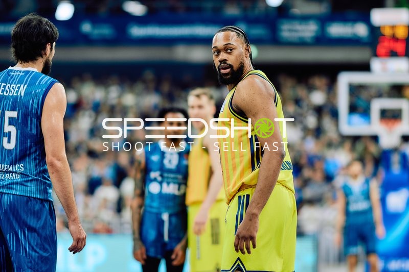 easyCredit BBL: Spielszene mit Martin Hermannsson (15; Alba Berlin) und Marcel Keßen (15; MLP Academics Heidelberg)