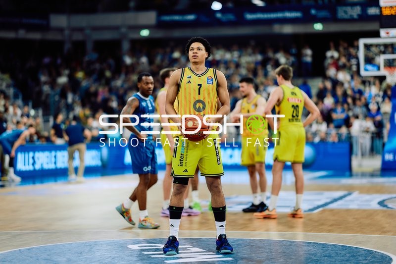 Spielaktion mit Jack Kayil (7; Alba Berlin) und DJ Horne (0; MLP Academics Heidelberg)