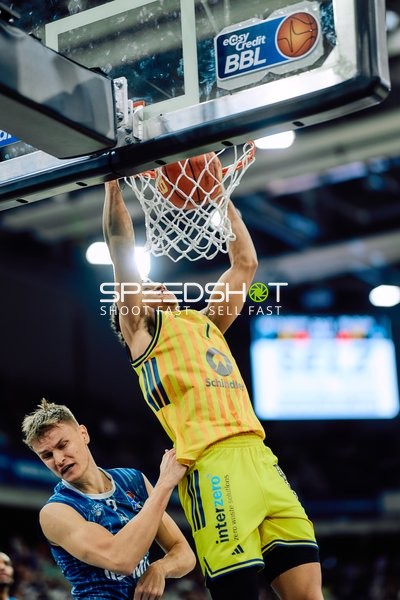 Spielaktion mit Matheo Hermann (2; Alba Berlin) und Niklas Würzner (2; MLP Academics Heidelberg)