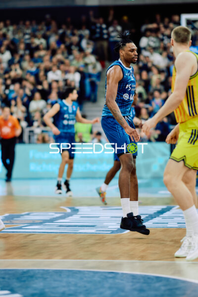 easyCredit BBL: Spielaktion mit Osun Osunniyi (12; MLP Academics Heidelberg)