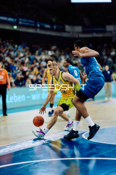 Spielaktion mit Sam Griesel (5; Alba Berlin)