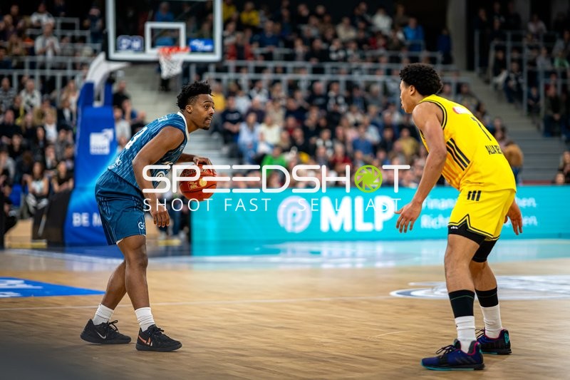 Spielaktion mit Eric Reed Jr. (43; MLP Academics Heidelberg)