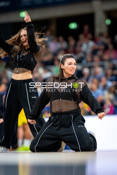 Tänzerinnen bei Performance