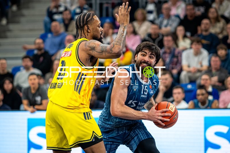 easyCredit BBL: Marcel Keßen (15; MLP Academics Heidelberg) gegen Jwan Roberts (13; Alba Berlin)