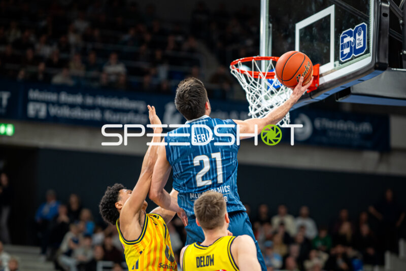 Spielaktion mit Mateo Seric (21; MLP Academics Heidelberg)