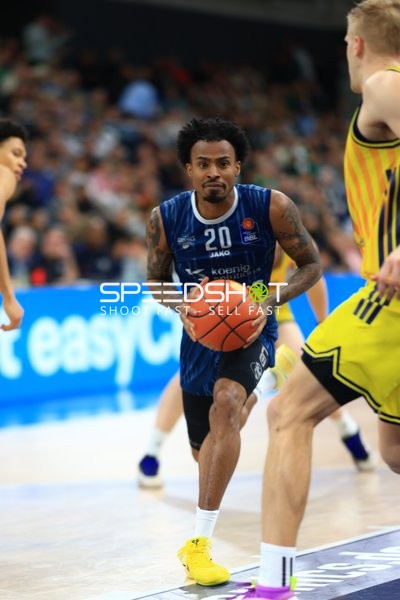 Spielaktion mit Michael Weathers (20; MLP Academics Heidelberg)