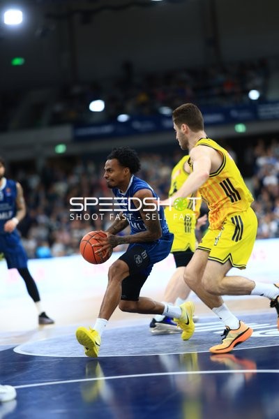 easyCredit BBL: Erol Ersek (11; MLP Academics Heidelberg) gegen Anton Nufer (20; Alba Berlin)