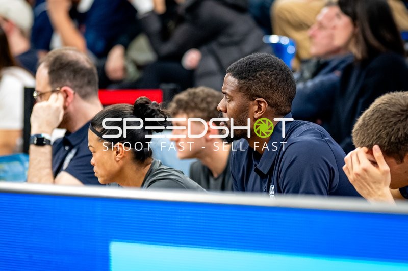 easyCredit BBL: Alba Berlin – MLP Academics Heidelberg am Spielfeldrand