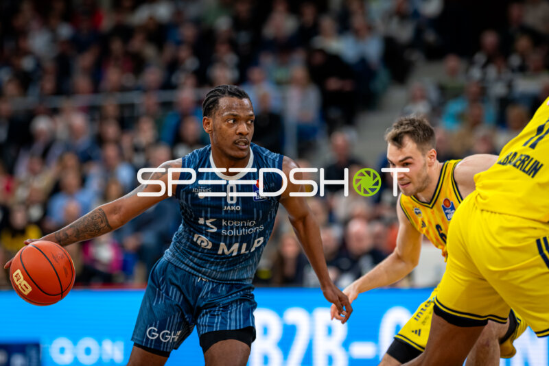 easyCredit BBL: DJ Horne (0; MLP Academics Heidelberg) und Malte Delow (6; Alba Berlin) in Aktion