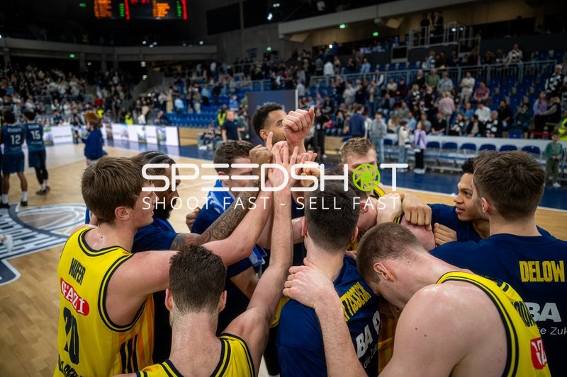Spielaktion mit Anton Nufer (20; Alba Berlin) und Dusan Neskovic (7; MLP Academics Heidelberg)