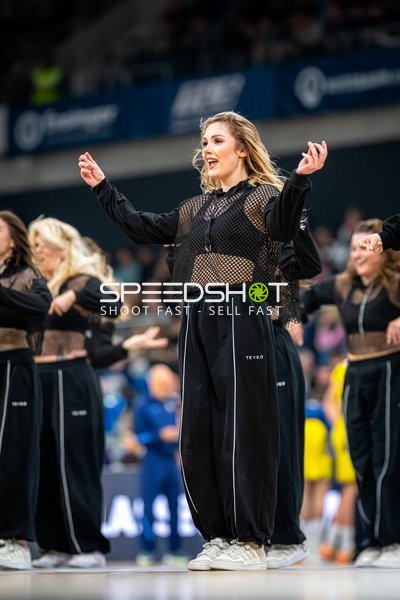 easyCredit BBL: Cheerleader Performance