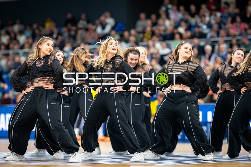 easyCredit BBL: Cheerleader Performance
