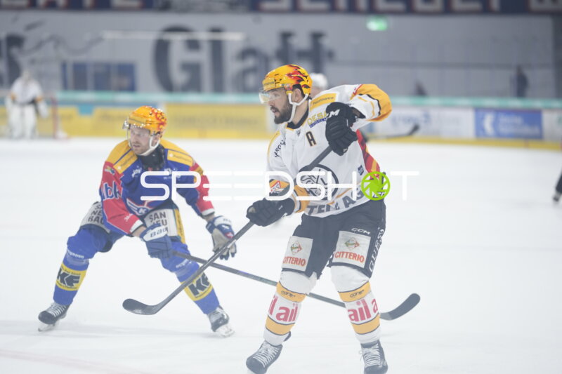 Brandon Gignac (10; EHC Kloten) auf dem Eis