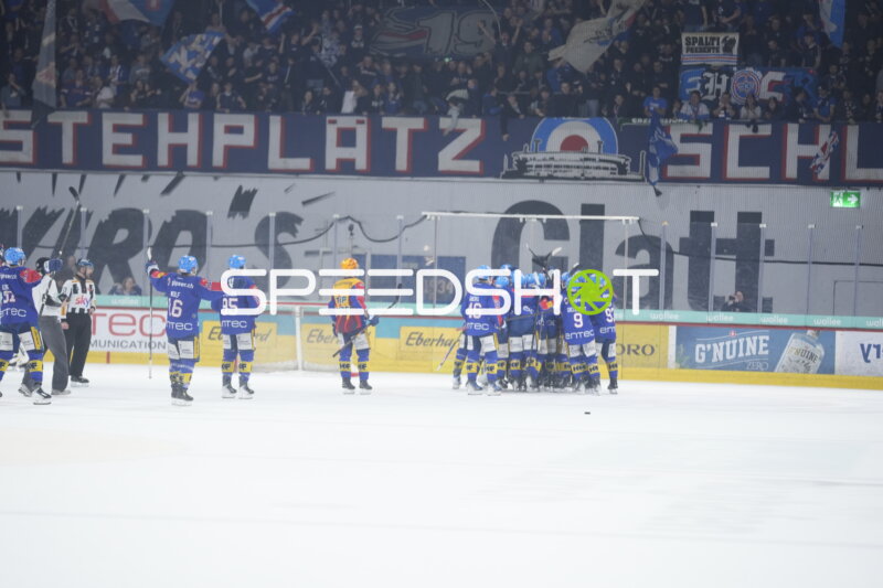 Jubel von Noah Delémont (9; EHC Kloten) und Team