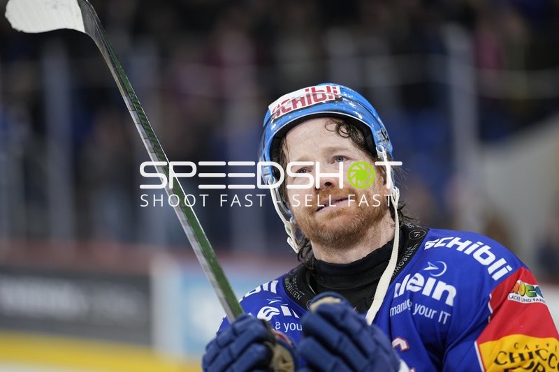 Steve Kellenberger (19; EHC Kloten) fokussiert